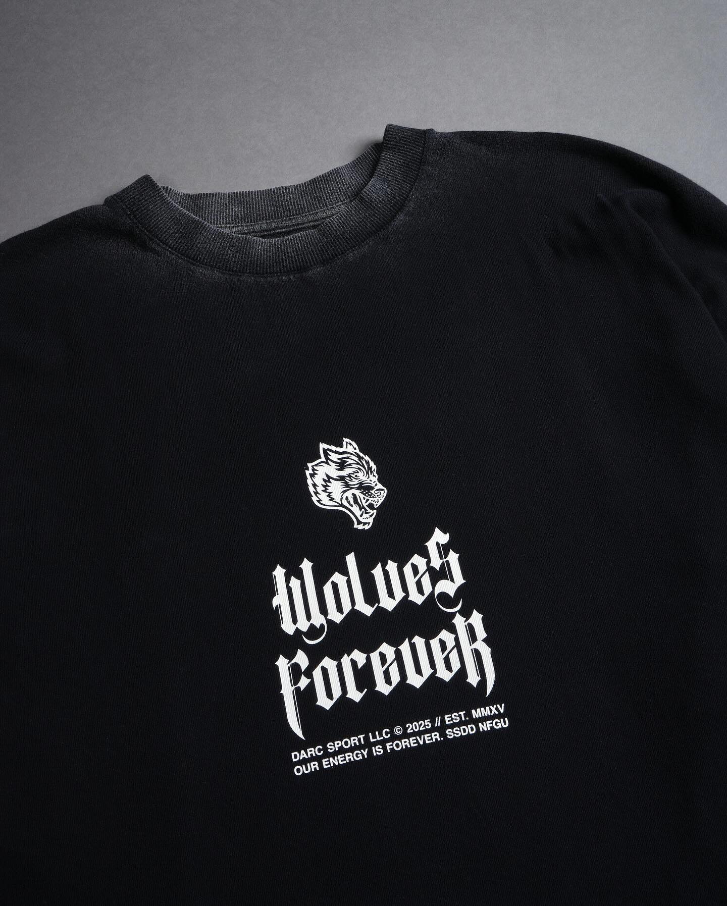 CAMISETA OVERSIZED -  WOLVES FOREVER